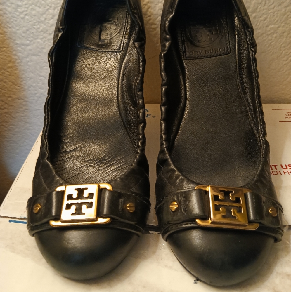 $15 FIRM Tory Burch Black and Gold Flats with Gold Embellishment